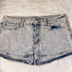 ACID WASH DENIM SHORTS